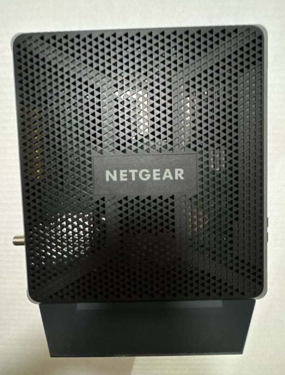 Netgear Nighthawk AC1900 WiFi Cable Modem Router (Model C7000v2) - Picture 4 of 15